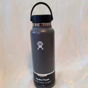 New with Tag 40oz Hydroflask wide mouth with flex cap